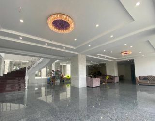 Отель "Гранд отель Россия" (бывш. "Гудаута-2")