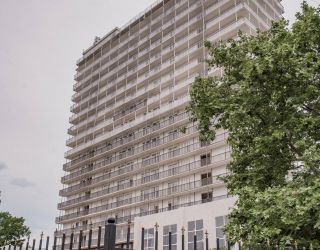 Отель "Гранд отель Россия" (бывш. "Гудаута-2")