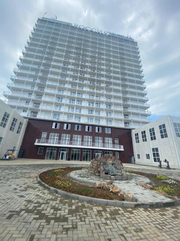 Отель "Гранд отель Россия" (бывш. "Гудаута-2")