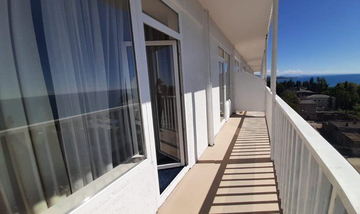 Отель "Гранд отель Россия" (бывш. "Гудаута-2")