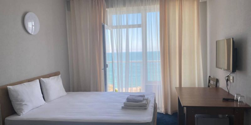 Отель "Гранд отель Россия" (бывш. "Гудаута-2")